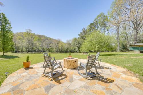 3 Mi to Dtwn Hiawassee Mountain Cottage with Views