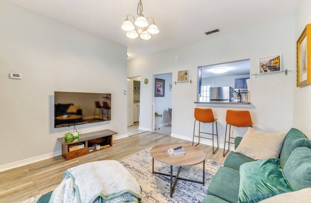 3 Mi to Dtwn: WFH-Friendly Richmond Retreat!