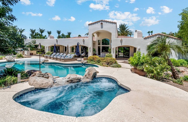 ❤️️3 Min to Old Town❤️️Spectular Villa❤️️SwimBar❤️️PickleBall❤️️Golf❤️️Spa❤️️BBQ