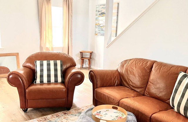 3 minute walk to downtown! Spacious duplex.