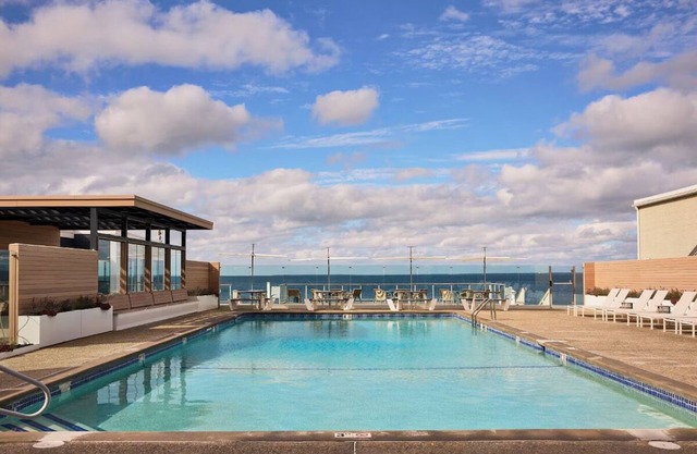 3 Ocean View Units Near Woods Hole Aquarium! Private Beach Access!, Pools!