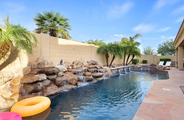 3 Palms Oasis Exclusive Spacious Retreat With Private Pool & Spa