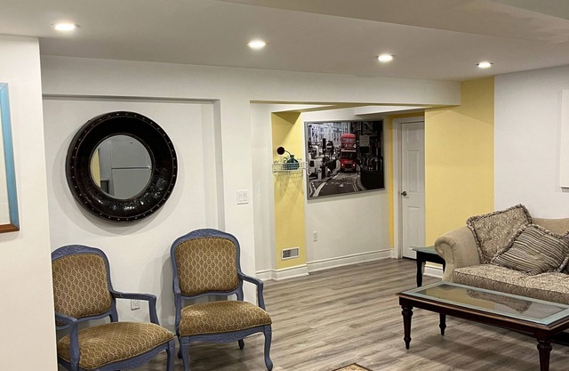 3. Private Room - Erin Mills Mall