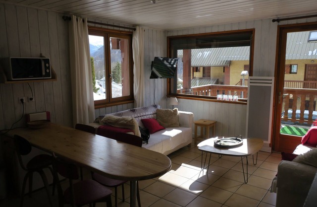3-room apartment with south-facing terrace