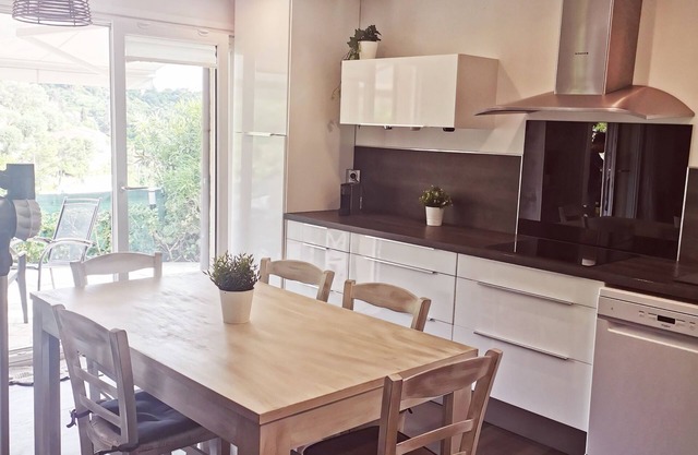 3-room apartment of 80 m2 in a villa with 70 m2 of terrace/garden + jacuzzi