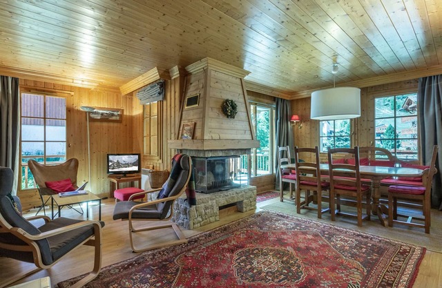 3-room apartment with terrace, fireplace, parking, and WiFi in Val-d'Isère