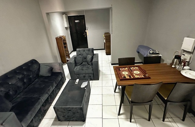 3-Shared bedroom Bunk bed & FREE breakfast -Dubai Zeus Hostel- Free WiFi, AC