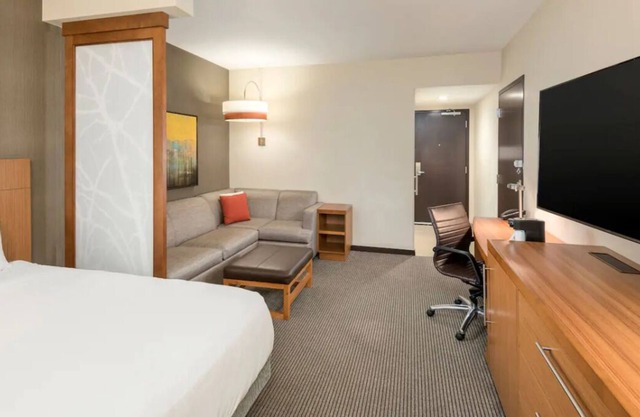 3 Spacious Units Close to Falls Park on the Reedy! Pool Access, Free Breakfast!
