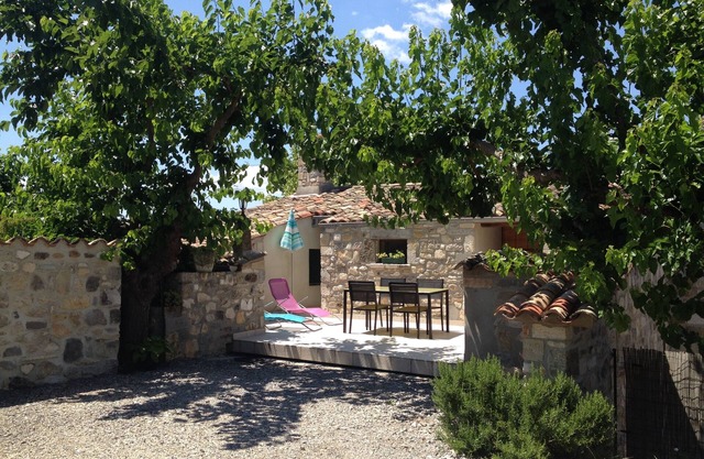 3 stars COTTAGE HOUSE IN STONE VALLEY MIDDLE PT ARC in Lagorce