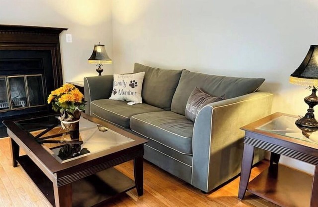3 Story SF Home - 5 BDR 3.5 Bath - Prime Location!