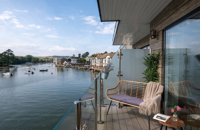 3 The Boatyard - sleeps 8 guests in 4 bedrooms