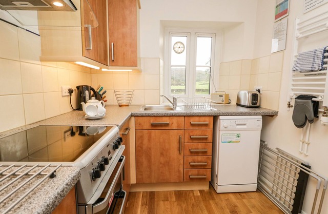 3 VALE VIEW, family friendly, with open fire in Hawkshead