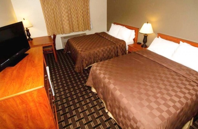 3 x Non-Smoking Queens at FairBridge Inn & Suites Kellogg