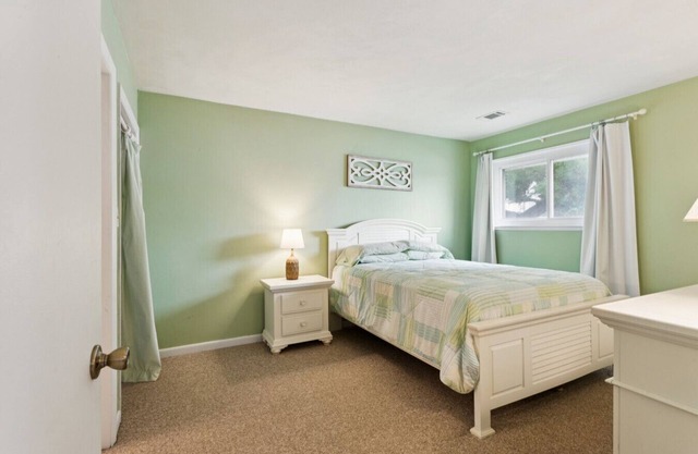 30+ Day Stay with Pool, Beach & Laundry