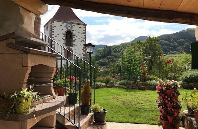 30 minutes from San Sebastian. For 10 people. Pets accepted.