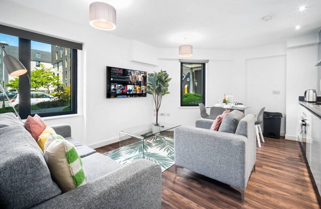 3001 Fabrick Square · Luxury 2 Bed Apartment - Smart TV - WIFI