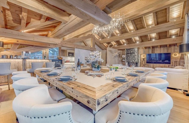 300m from resort center, fitness, sauna, balcony, fireplace or stove, tv, ski locker, 450m², Tignes