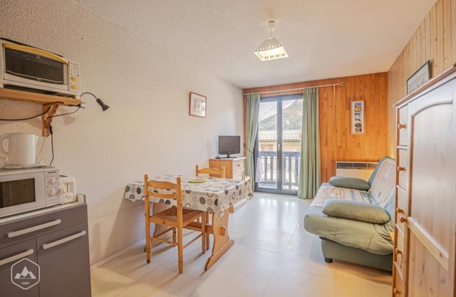300m from ski slopes, Ground floor, balcony, tv, ski locker, 21m², Aussois