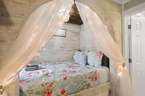 301 Pinnacle Inn Road 4105 by Carolina Stays
