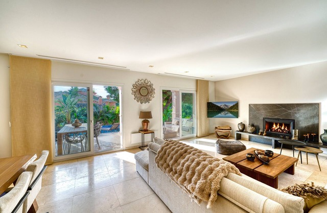 3055 Luxury Villa with Pool and Sea Views