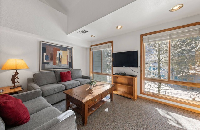 306 | Loft Getaway for 6 Pool + Trails Await!