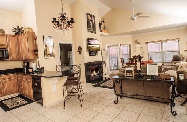 309 - Premium 2 Bedroom Lake View Condo Suite