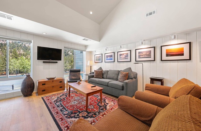 333 | Premium Loft for 4 - A/C, Oven & Fridge