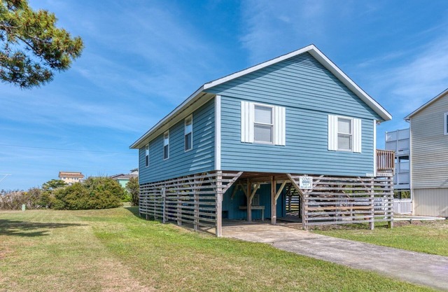 352 - South Nags Head Rental - Spacious Rooms - Short Walk to the Beach!