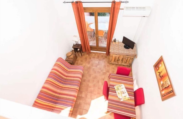 36 m2 apartment in quiet residence with sandy beach 200m away