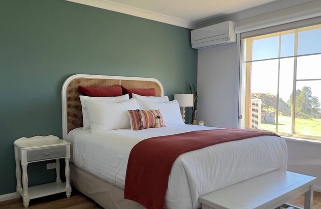 360 Rural Views. Tranquility and luxury. Only 7mnts to iconic Mount Panorama