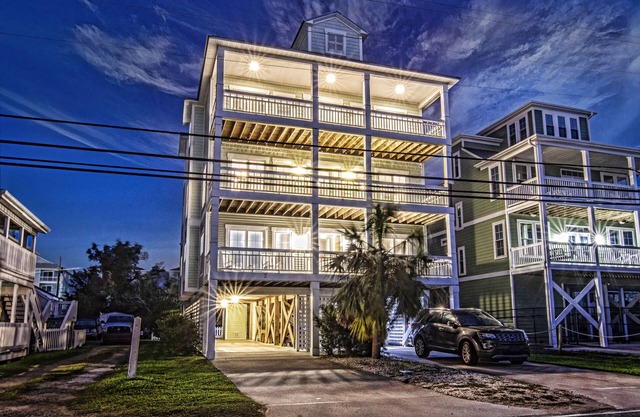 3600sqft, 5bath, 5br, 11 bed, elevator, <600ft to beach, between ocean and canal