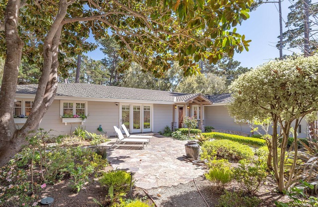 3835 Molly’s Cove - Sunny Home Near Pebble® Golf