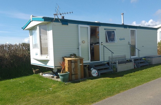 39 west wayland caravan park pl132js