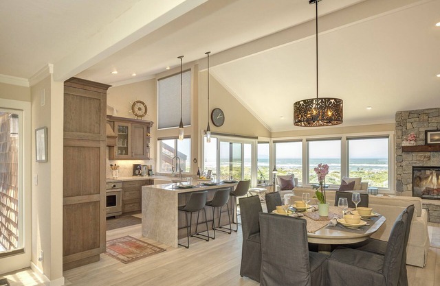 3930 Bella Casa - Oceanfront Condo, Pool & Tennis