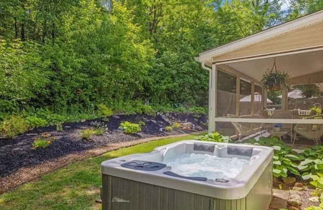 3bd2ba hot tub, concerts, lake, game room, fire pit