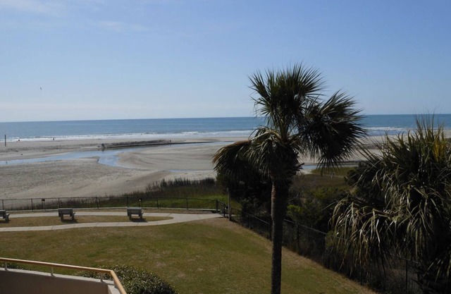 3BR/2BA Oceanfront- Gorgeous Southern View-Gorgeous Kitchen & Baths-Book Early!