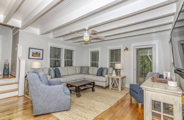 3BR/3.5 BA home with private crofter. Nature views and access to Shoals Club!
