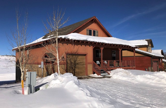 3br/3ba home 4 blcks 2 Granby Rnch base,wifi,xbox,foosball,2Kng bd,bunk beds F/T