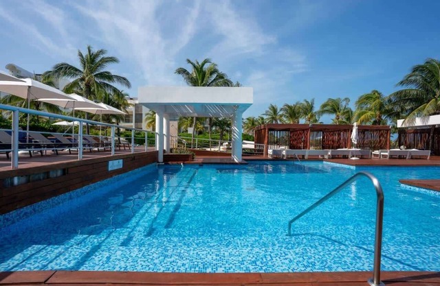 3BR Beachfront Luxury Condo with Great Features
