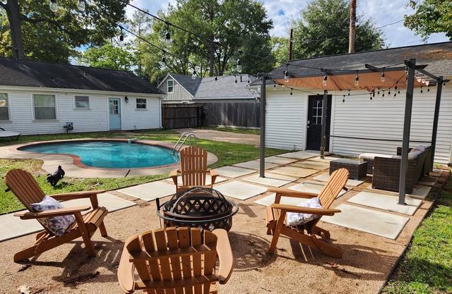 3BR bungalow w/pool, pergola, fire pit in Houston