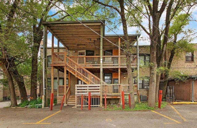 3BR Comfy Apartment in Logan Square