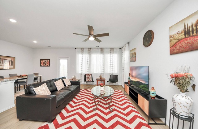3BR Corporate & Family Getaway Near Katy Mills