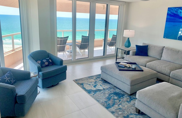 3BR Gulf Coast Family Condo w/Panoramic Water Views/Steps to Sand Key Beach