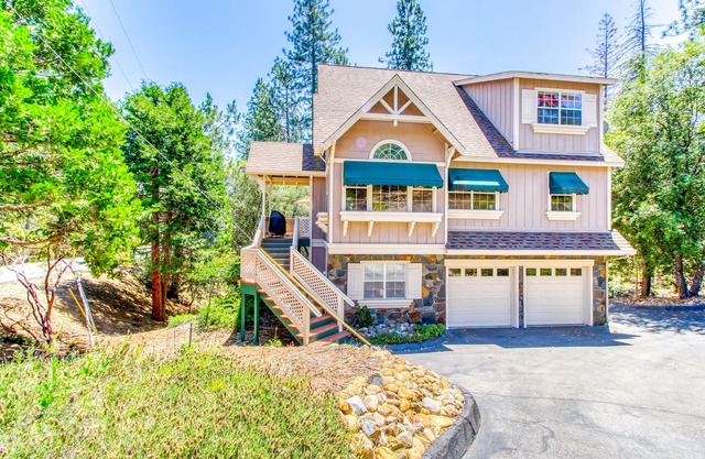 3BR Home w/Mountain Views, Lake Access, Proximity to Yosemite