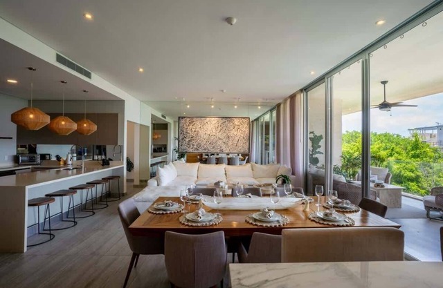 3BR Luxury Condo with Private Rooftop Pool & Gym