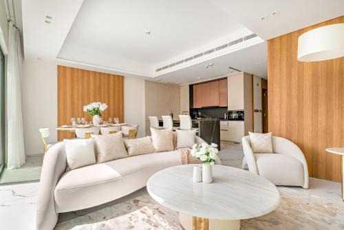 3BR Luxury Townhouse with Garden