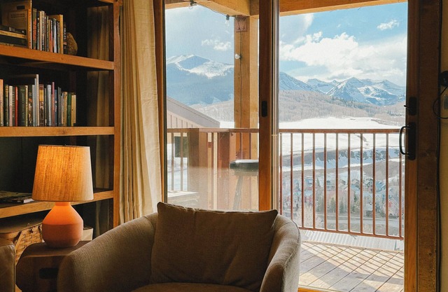 3BR Mountain Condo at the Trailhead w/Huge Views