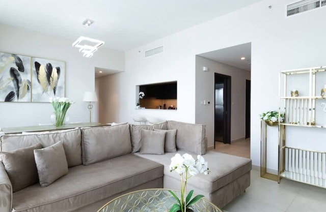 3BR Plus Maid Burj Khalifa View and Dubai Mall Access
