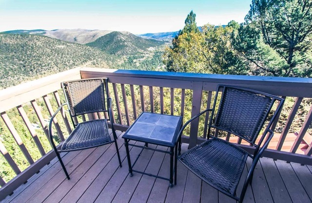 3BR Retreat w/Mountain Views