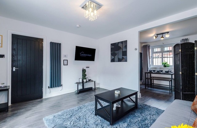 3BR Salford Home | Sleeps 7 | Kitchen + Parking